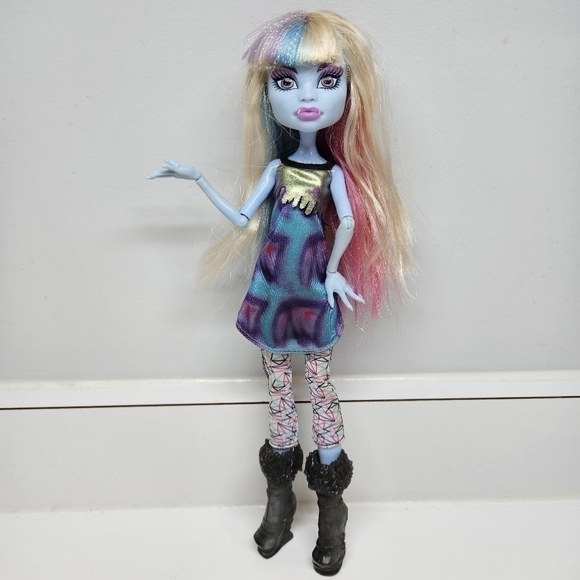 Monster High Picture Day Abbey Bominable Doll - Picture 1 of 4